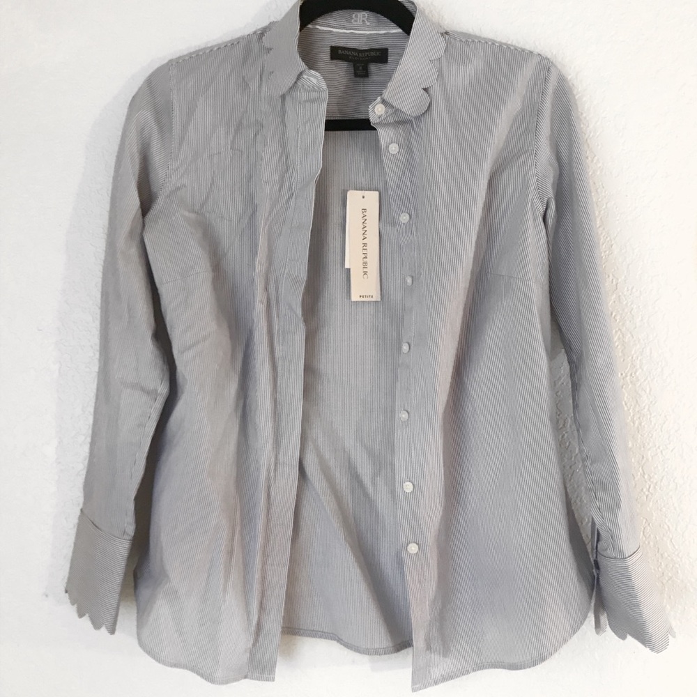 Brand new Banana Republic scalloped blouse